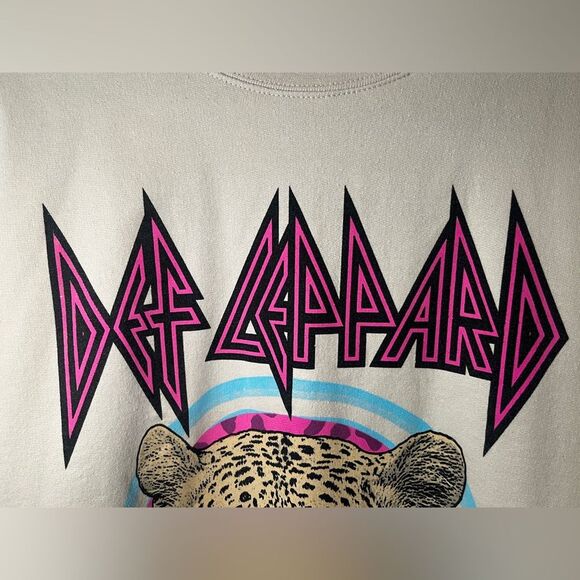 Def Leppard Sweatshirt  Size M Beige Crewneck - Picture 3 of 9